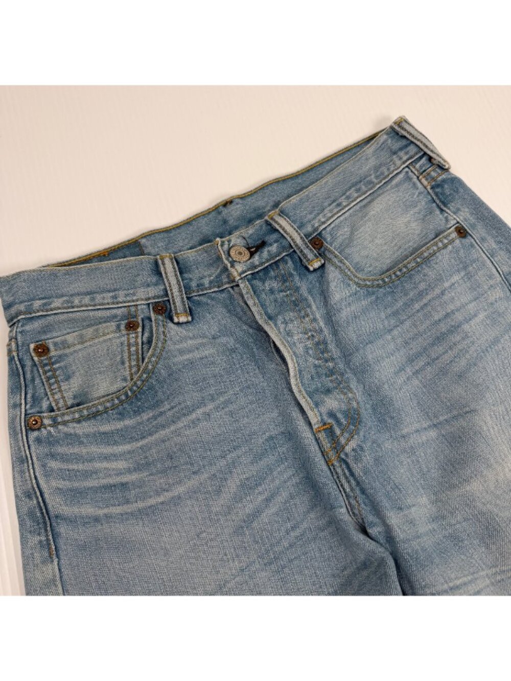 Levi's 501 Light Wash Denim Shorts 28 - Picture 3 of 5
